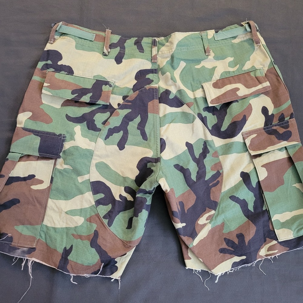 VTG 2001 US MILITARY MENS LARGE WOODLAND CAMO CUT OFF SHORTS 10" INSEAM - Picture 2 of 6